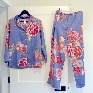 Natori Satin feel cropped pyjama set, oversized Small never worn